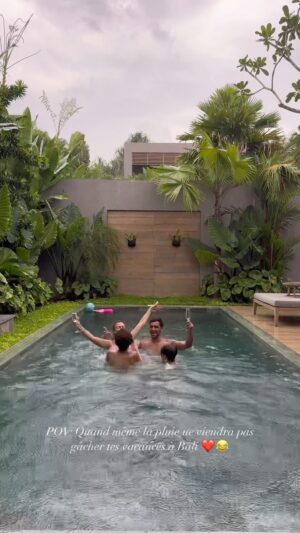 Rachel Legrain-Trapani Instagram - Sous le soleil ou sous la pluie c'est un vrai kiff ici tous les 4 ❤️☀️

#bali #canggu #familylife #pooltime