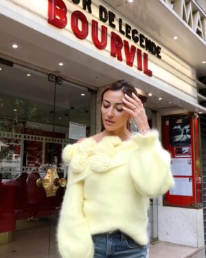 Rachel Legrain-Trapani Instagram - Vais-je survivre à cette semaine de fou? 😂 Ce week end c’est ma première au théâtre! Je ressens un mélange d’excitation et de peur… 🙈 c’est quoi vos tips pour destresser ?