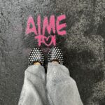 Rachel Legrain-Trapani Instagram - Mes trois tips pour faire redescendre la charge mentale du quotidien : 1/ laisser la gestion du ménage et du linge à Val 2/ prendre ma voiture et mettre la musique à fond 3/ une bonne séance de @lpgendermologie suivi d’une séance de sport pour prendre soin et de moi ♡ & vous alors c’est quoi vous tips ?