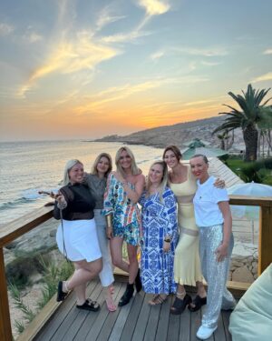Rachel Legrain-Trapani Instagram - Dernière soirée de l’EVJF de ma @rachelstyliste 💕🌊
Pour les mariés et futurs mariés vous êtes partis où pour votre EVJF/H???