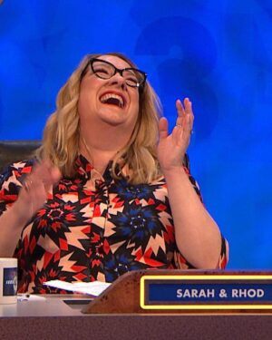 Rachel Riley Instagram - Comedy alert! Had some extra help in the makeup room pre-this one 💅👧🏻 There’s a new episode of #CatsCountdown tonight 9pm @channel4. With @thesarahmillican @rhodgilbert @1judilove @joelycett @thejazzemu and @jimmycarr @susiedent, natch! Enjoy.

#8outof10catsdoescountdown #8outof10cats