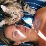 Rachel Skarsten Instagram - With a very heavy and quite frankly broken heart I said goodbye to my sweet Magnus yesterday. Anyone who follows me here is probably an animal lover so you know that pets can become more than just pets, they become family. Magnus was with me through many ups and downs, moved 6 times with me, made me smile/laugh every day even when I was sad, and from the minute I brought him home from the shelter he made himself right at home in my heart and life. Saying goodbye is inevitable when you have a senior animal, and it’s painful but so worth it. Thank you for adopting me Mags, there will only ever be one cat like you and I’m so grateful you spent your golden years with me.