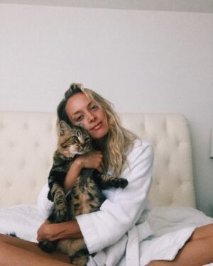 Rachel Skarsten Instagram - With a very heavy and quite frankly broken heart I said goodbye to my sweet Magnus yesterday. Anyone who follows me here is probably an animal lover so you know that pets can become more than just pets, they become family. Magnus was with me through many ups and downs, moved 6 times with me, made me smile/laugh every day even when I was sad, and from the minute I brought him home from the shelter he made himself right at home in my heart and life. Saying goodbye is inevitable when you have a senior animal, and it’s painful but so worth it. Thank you for adopting me Mags, there will only ever be one cat like you and I’m so grateful you spent your golden years with me.