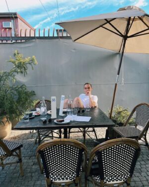 Rachel Skarsten Instagram - It’s been a busy few months: filming, moving cities, renovating a house, visits from French family and Canadian friends, reconnecting in LA, babies being born & making a podcast. Life’s sweet moments have kept me quiet on Instagram as of late, but I wanted to share a few of my favorite snaps with you! 💗