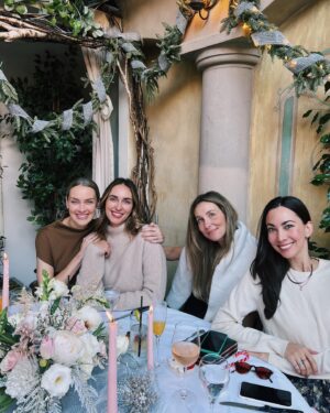 Rachel Skarsten Instagram - It’s been a busy few months: filming, moving cities, renovating a house, visits from French family and Canadian friends, reconnecting in LA, babies being born & making a podcast. Life’s sweet moments have kept me quiet on Instagram as of late, but I wanted to share a few of my favorite snaps with you! 💗