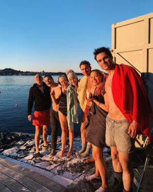 Rachel Skarsten Instagram - Wishing you all a MERRY CHRISTMAS/GOD JUL from my family to yours ❤️