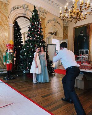 Rachel Skarsten Instagram - I had the absolute pleasure of reuniting with my darling Reign costar @littlespoonman in beautiful Belgium to make ‘The Royal Nanny’, premiering this Saturday, November 12th 8/7c on @hallmarkchannel. The added bonus for me was the truly LOVELY cast, crew & director who made this experience tops. Here are some behind the scenes snaps of all the fun that was had, and I hope you love the film as much as I did ❤️