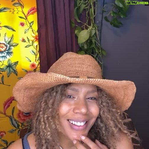Rachel True Instagram - Please to give a listen to the limited series podcast ‘Quoting Gene Roddenberry’ I cohost along w/ @trentvanegas for @roddenberryofficial 🥳 🚀 🪐☄️🛸🛰🔭 We discuss the thoughts & aphorisms of the Star Trek creator, (not the tv show)—🌞& I’ve found it to be particularly rich food for thought & conversation 💜 Also maybe I was made to babble into a 🎙 🧐😂 #racheltrue #racheltrueigtv #quotingGeneRodenberry #asthehairdriestheatre