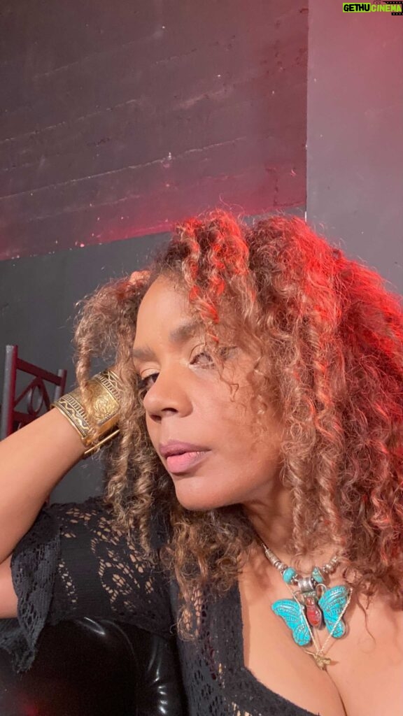 Rachel True Instagram - A no filter no make up bit of babbling & answering your questions 🥳 replete w/ swear words 🤬😂 #racheltrue #racheltrueigtv