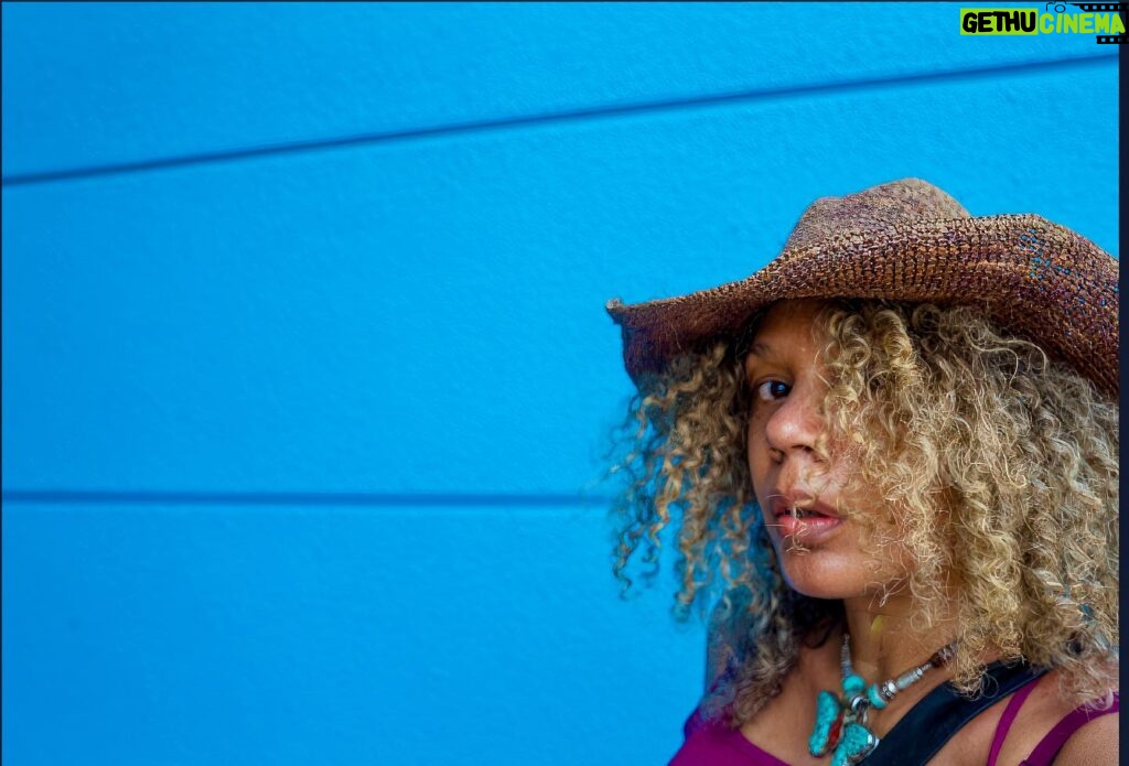Rachel True Instagram - 🩵🦋 Blue respite from the relentless sun 🌞🌞🌞 Stay hydrated 💧 🩵A self snap from my ‘stand only in the shade & shadows from 2-7 pm lest ye fire starter’ summer tour 🤯🩵🦋 🏴‍☠️ 🌊 ⚡️ #racheltrue ⚡️