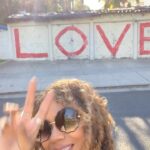 Rachel True Instagram - 🦋More ready 🦋More prepared 🦋More open 🦋When we look back with love ❤️ 🦋❤️ 🦋& move forward with grace 🤪👑🦋 Hope you’re good!! #racheltrue #love #artist #author #actor