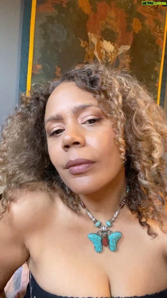 Rachel True Instagram - This my face & these my pores in case you forgot becase I keep forgetting about social media 😂 💜 #racheltrue #stillstanding