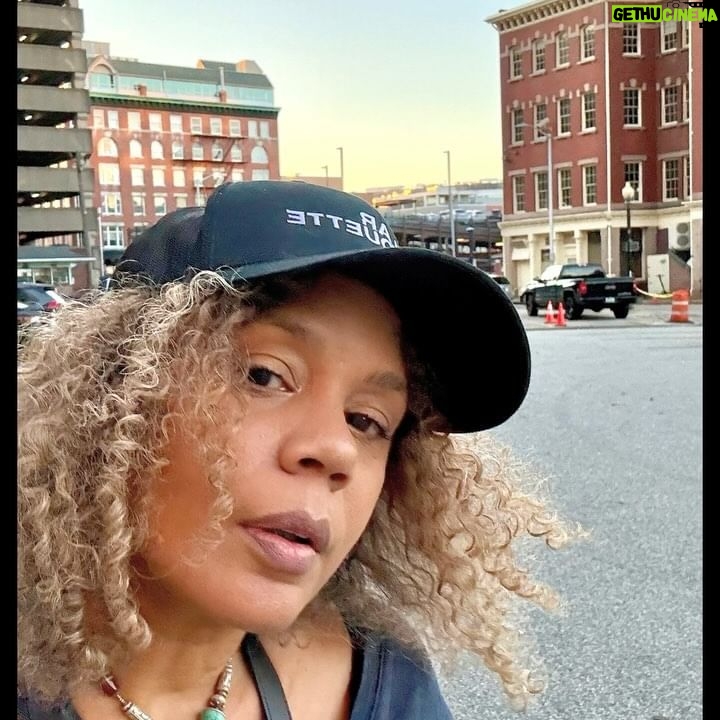 Rachel True Instagram - I’ll be in Seekonk Mass, in the greater Boston area at @hexpo_ 🥳A witches & weed festival🥳 tomorrow Sunday 12-5 come on down & say hi or high🥳 ~~found this lovely mural by super talented ⚡️ @gaiastreetart ⚡️in Providence RI today 🖤🤩 🖤 #racheltrue #hexpo #gaiastreetart