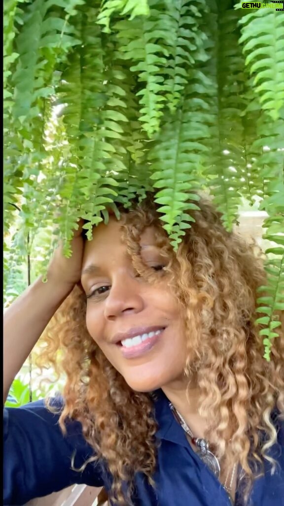 Rachel True Instagram - Nobody told me you need to be scuba & snuba certified to swim through the southern humidity, but it sure nuff is pretty filming here in #Georgia 🥳🤩 💜 #racheltrue #southernliving