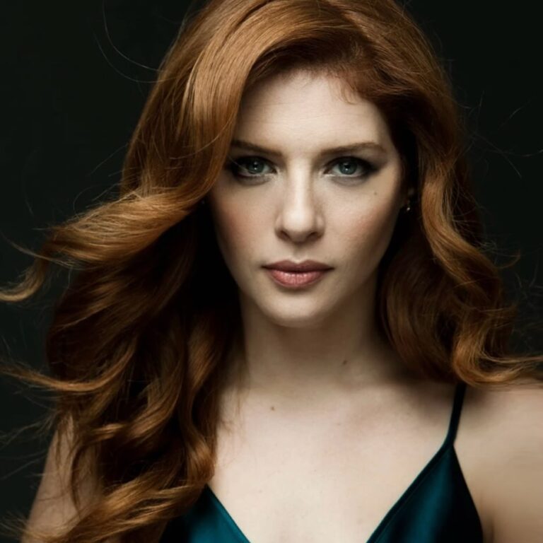 Rachelle Lefevre Instagram - Have a hair appointment next week and this photo is seriously making me want to go back to deeper vibes. I know people usually lighten up in the summer but rules are meant to be broken right? I mean, I remember when my mom wouldn’t wear white after Labor Day… #redhead #wavyhair