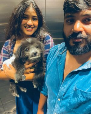 Radhika Radhakrishnan Instagram - The way my pup looking at my man♥️🥹
But I know I am their favourite 🫣
@ajaysyamasathyan @happypuptales