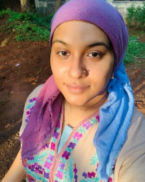 Radhika Radhakrishnan Instagram - പെരുമാനി ഗ്രാമത്തിലെ റംലു
പെരുമാനിക്കാരുടെ സ്വന്തം  റംലു 🐥 
അല്ലേ @maju_kb 😉
#perumani on May 10
@perumani_movie @maju_kb @deepathomas__