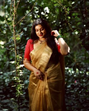 Radhika Radhakrishnan Instagram - 🌻
.
.
.
Photo @abinprasad_cherthala 
Saree @aaroha_clothing