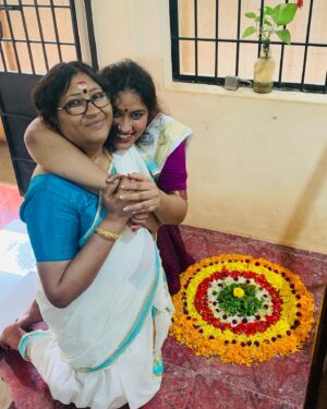 Radhika Radhakrishnan Instagram - People who stood with us on the most difficult day …
When amma was taken to the hospital, I texted @sailo_r_ahul to come and he was there in no time. Just like me he was also shocked and clueless. I couldn’t even stand there watching what was happening but Rahul sat next to amma as she closed her eyes forever in his hands. 
Then came @ima.shnookums , who took care of the people who were coming home serving them tea coffee, making me eat food, cleaning the house, getting me medicines, making me drink water and more. 
When I decided to take amma to the hospital the first call was made to @menon_rahul and he took care of things when I couldn’t even process what was happening. 
When Nandini Aunty came and hugged me not letting me see what was happening I absolutely felt amma’s presence 💔
Am sure amma wanted Malini achema to be with her on her final days taking care of amma , cracking jokes and making her laugh. Amma had her last coffee which Malini achema made💔 @sreekumarmalini 
When Raji Aunty came, she told me somthing that amma would definitely like. She said, she will bring Theertham from temple. And we gave that theertham to amma which would have made amma reaaalllyy happy. Thank you  @raji_rajumenon for understanding amma soo well♥️
And also @mojitomann @krishna_sreeji @krishna_sreeji @smitha_rajesh_smitutti Aaradhya Kanna Suriya Janu Achema Sree valiyachan Vasantha Valiyachan for helping us distract from the loss🌸
 I cant thank enough Jk Ettan, Sumit, Vishnu Ashin Vidya Iswarya  Saranya Chechi and many more  for being with us without even asking for help♥️
Thanks to everyone who made amma’s final journey peaceful🌸