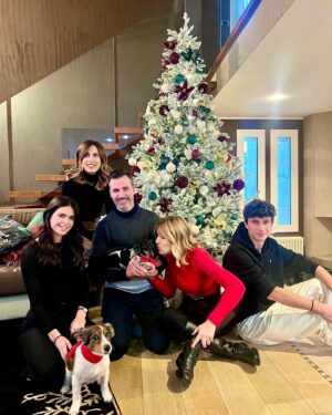 Raffaella Zardo Instagram - Buon Natale a tutti 🎄❤️ Merry Christmas to everyone 🎄❤️ Feliz Navidad a todos!!!!! Tanti auguri con tutto il cuore a voi e alle vostre famiglie 🥰😘❤️