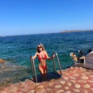 Raffaella Zardo Instagram - Agosto non andare via … ☀️
