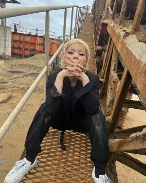 Rageon Instagram - @nakedbibi bibi vengeance 
director @aiki_kr @rageonlegend @moonlight_odd_ 
비비언니와 두번째 곡 나쁜년이 공개되었습니다 공들여서 작업했으니 많이 봐주세요🤍