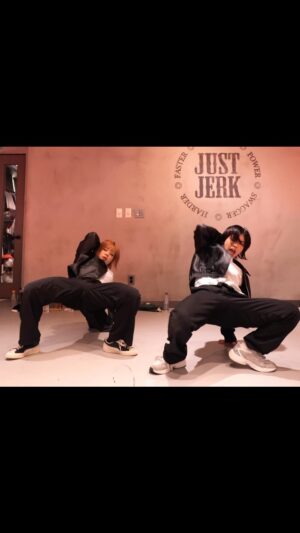 Rageon Instagram - 그 어느 날 우리 섹시했다 💋
by @aiki_kr & @rageonlegend 

@justjerkacademy_ewha 
함께 해주신 많은 분들 감사드립니다❤️
@moresojuplease _전화기를 꺼놔