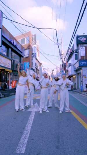 Rageon Instagram - 새삥 누가 안하나 했더니 우리가 안했네 #hook 

@vata_500
