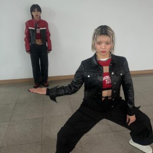 Rageon Instagram - 광주 너무 좋다👣🤍
feat. #내왼손에는백만원 #오른손에는아이키