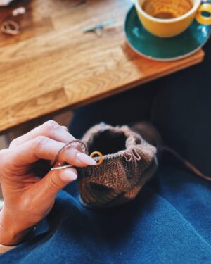 Ragga Ragnars Instagram - A random selection of pics to describe a day and a half spent in London. With friends. Knitting. Drinking tea. On a boat. In a backless outfit. Having fun. 🤍 #london #girlsnight #boatlife