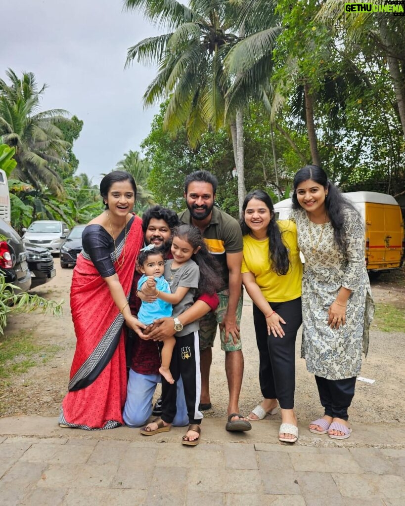 Raksha Raj Instagram - ♥️🥰 #familysince2020 #santhwanam #asianet #friendship #2024