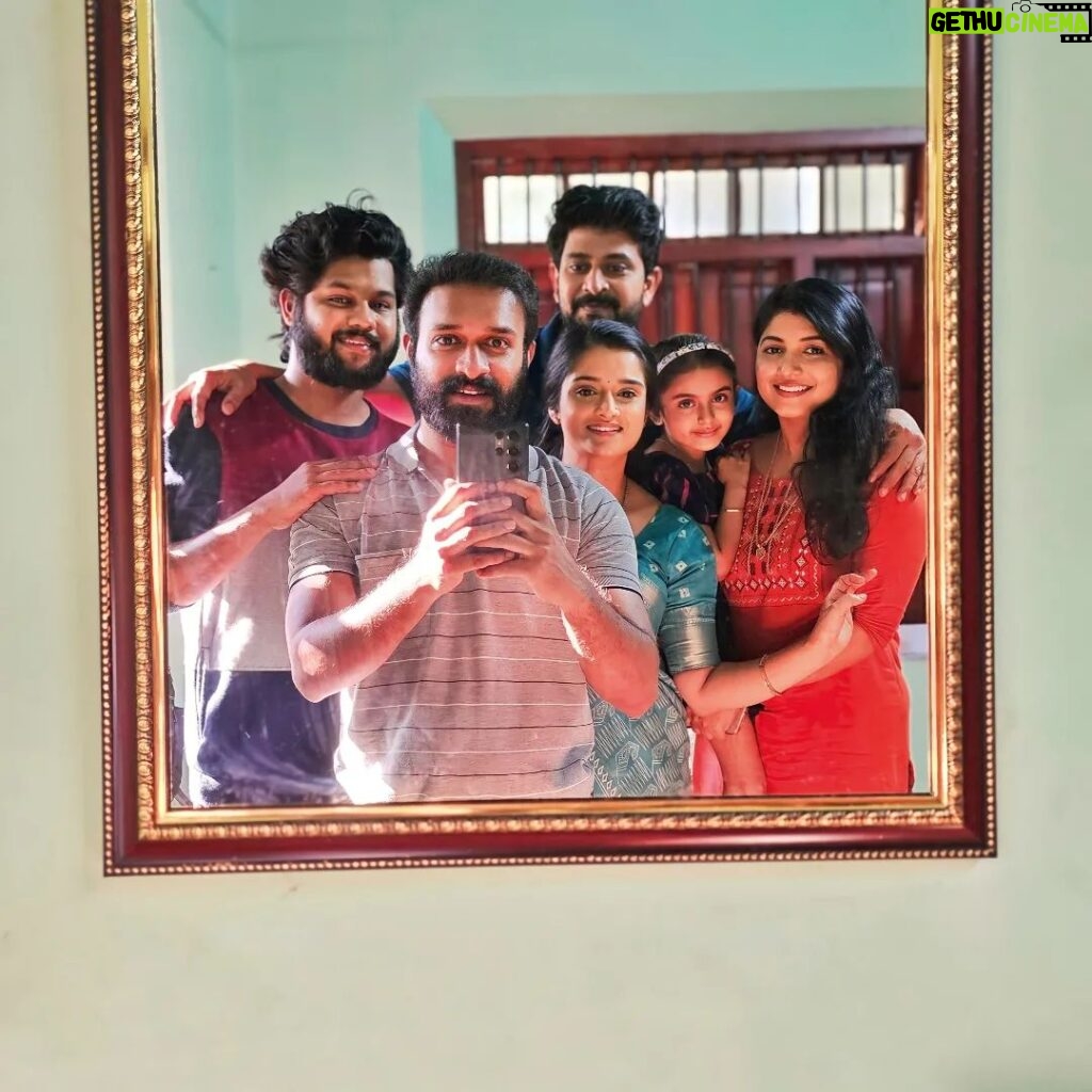 Raksha Raj Instagram - സൗ'ഹൃദയം' ❤️🥺 #santhwanam #family #life #explore #friendship