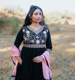 Rakshana Induchoodan Instagram - When your healed you tell a different story 🤍

📸: @lenseviewphotography01 
👗: @vredevogel