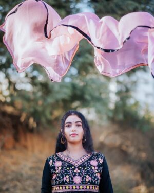 Rakshana Induchoodan Instagram - Blooming from the wound 💞

📸: @lenseviewphotography01 
👗: @vredevogel