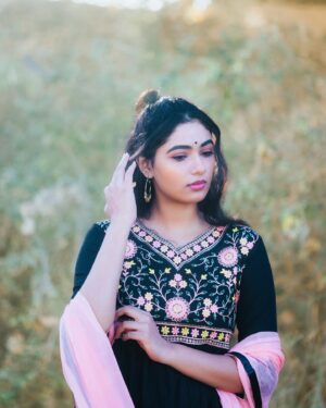 Rakshana Induchoodan Instagram - Blooming from the wound 💞

📸: @lenseviewphotography01 
👗: @vredevogel