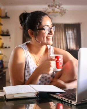 Rakshana Induchoodan Instagram - Dear diary, 
If the person who gave me the mug remember it..they will comment on this post 😌😛
Love mal❤️