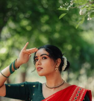Rakshana Induchoodan Instagram - Vishu 🌼 ashamsagal 🌺

📸: @lenseviewphotography01