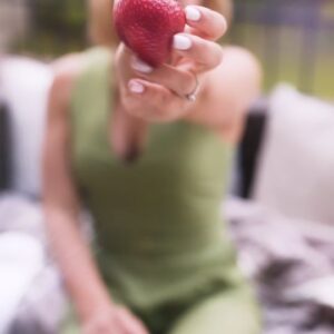 Ramóna Kiss Instagram - Tudtátok, hogy a BioTechUSA Zero Drops 9 féle ízben érhető el, amelyek közül bármelyikkel ízesítheted kedvenc ételeidet és italaidat laktóz-, gluténmentesen? Én a kedvenc limonádémhoz a cukormentes eper ízűt választottam, próbáljátok ki Ti is, és most a RAMI10 kóddal 10% kedvezménnyel tudjátok beszerezni a webshopon!
A linket a biomban megtaláljátok!🍓
@biotechusa_magyarorszag #BioTechUSA #TheFeelingOfSuccess