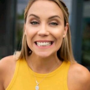 Ramóna Kiss Instagram - Hoztam Nektek egy szuper akciót a @smilezor.hu jóvoltából!
😁 Az ország összes Smilezor rendelőjében igénybe vehető 2️⃣0️⃣% kedvezmény a láthatatlan fogszabályzásra ha április 19-ig bejelentkeztek.
❗️Ne aggódjatok az időpont akár későbbre is szólhat! 
Ha eddig csak gondolkoztatok rajta, vágjatok bele most❣️ #smilezor #lathatatlanfogszabalyozo