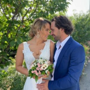 Ramóna Kiss Instagram - Trixi&Raja 
Végül ez a ruci lett a befutó.👰🏼‍♀️
@hazatalalsz @balintjasko
