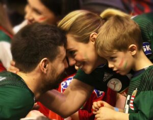 Ramóna Kiss Instagram - Veled vagyunk ma is❣️@lekaimate
Hajrá Magyarok! ❤️🤍💚
#olimpiaiselejtezo