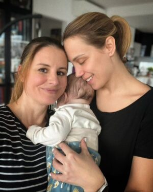 Ramóna Kiss Instagram - Vendégségben...👶🏼🩵 @szaboerikaofficial 🩷