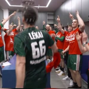 Ramóna Kiss Instagram - 📢 #jovodfenyesebb #baratokkozt😁
❤️🤍💚 Irány Párizs ❤️🤍💚 
Forrás: @m4sportofficial