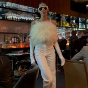 Ramóna Kiss Instagram - Drága Demeter Richárd tervező barátom, élete legnagyobb eseményére készül! 
Május 16-án jön a -->
🔥Demeter Richard Fashion Show🔥 
Szerintem ne maradjatok le!
Jegyek a storymban és @richarddemeter oldalán!
Jaaaaaa és természetesen a képen a tervező által alkotott ruhában pompázom.🤍  #egykiselőbemutató #hirdetes