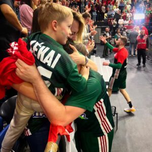 Ramóna Kiss Instagram - Büszkék vagyunk Rád❣️ @lekaimate #lekai #66 
Szívből gratulálok a magyar férfi kézilabda-válogatottnak, köszönjük az élményt Nektek és Neked Chema Rodríguez! ❤️🤍💚
Párizs jövünk, irány az olimpia!🤾🏻🇭🇺