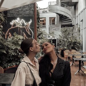 Rania Saiidii Instagram - Cette femme incroyables est le genre d'inspiration qui éclaire mes journées ✨ 
Sa force, son courage et sa détermination m'encouragent à viser toujours plus haut. 

Merci de me rappeler chaque jour que rien n'est impossible. 💃🌟

#femmesinspirantes #girlpower #inspirationpersonnelle