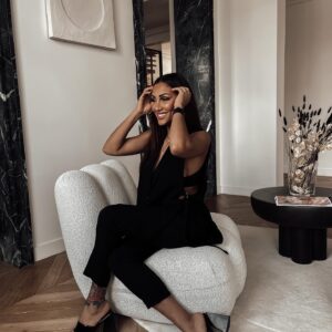 Rania Saiidii Instagram - 🚀 Retour aux affaires! 
J'avais besoin de me concentrer sur tout ce qui était en cours, mais je suis de retour avec un nouveau projet sur lequel j'ai travaillé dur! 😅 J'ai même failli oublier comment poster ici, haha! 😂 

Mais sérieusement, je suis ravi de partager mes nouvelles aventures avec vous. 

Je suis toujours à l’écoute pour vous et j'adore cette communauté, alors dites-moi, de quoi avez-vous besoin aujourd'hui? 💬🤝 

#nouveaudepart #retourauxsources #réseauauthentique