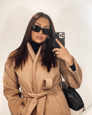 Rania Saiidii Instagram - De retour ma super #team 🤍
@revolve #revolvearoundtheworld