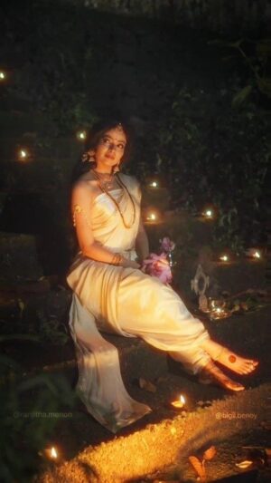 Ranjitha Menon Instagram - Seek her in innocence. Welcome her to thee..She will bless you abundantly and She will be yours....

Jai Maha Tripura Sundari..🪷

🔯Happy Navrathri🔯

In frame : @ranjitha.menon & @_vy_dhehi_ 
Conceived by :  @ranjitha.menon & @bigil.benoy 
Dop : @bigil.benoy
Edits : @virtu_osoproductions
Soundmix : @elwinjames 
Music :  @arjunanandsivasankaran &  @elwinjameswilmot
Sung by :  @arjunanandsivasankaran
VFX & DI : @dp_shivu @virtu_osoproductions
Makeup :  @makeup_by_sabana_ 
Costume :  @iyna_the_boutique 
Jewellery :  @_vydehi_rental_jewellery_
Unit : @tejas_media_international

#navratri #navratrispecial #garba #india #durgapuja #vijayadashami #dashamahavidya  #jaimatadi #blessings #divine  #devi #maadurga #bigilbenoy #classic #traditional #keerthanam #karnaticmusic  #dussehra  #happynavratri #raga #nagagandhari