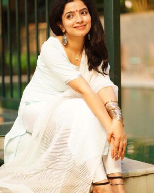 Ranjitha Menon Instagram - Bright, white and feeling light!

@suhail_choyi_photography